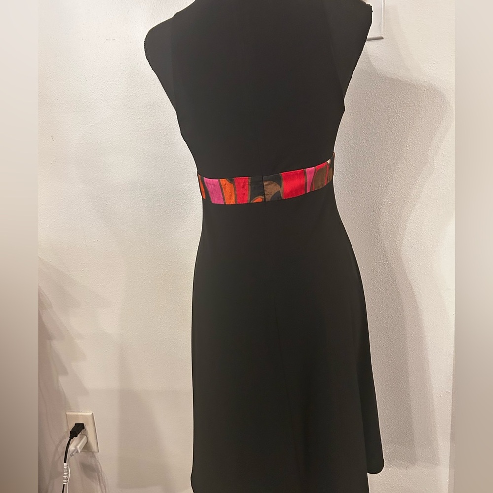 Women's MUSE Black Sleeveless V-neck Dress, Size 4 - Picture 5 of 14